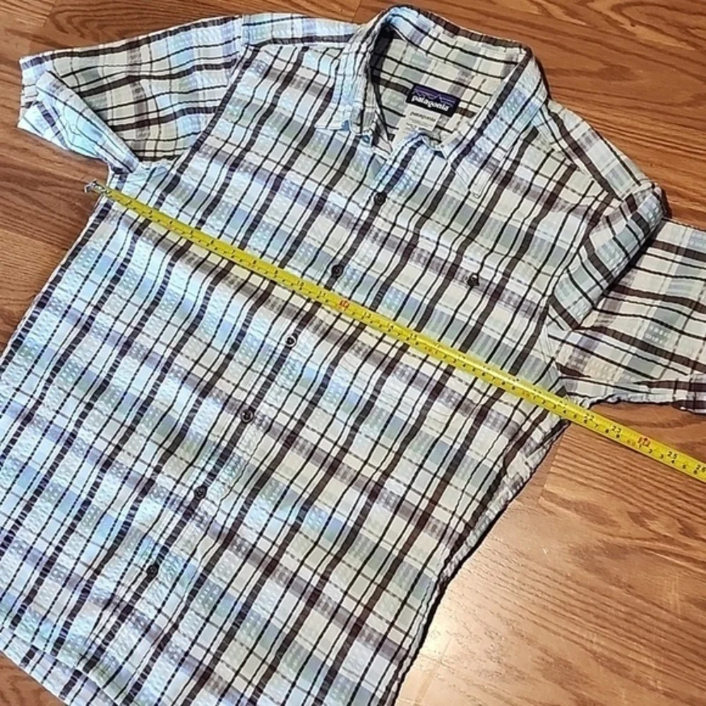 Patagonia seersucker‎ fabric button down shirt med